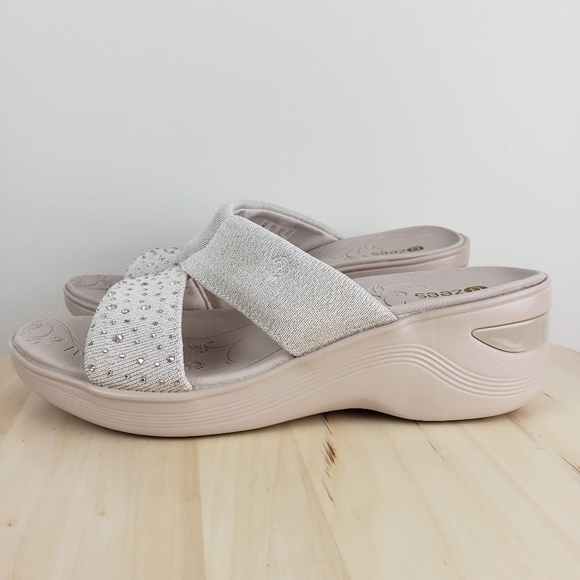 BZees Wedge Slide Sandal Size 9M Dynasty Bright Gold Beige Comfort Casual Sandal - Picture 2 of 11